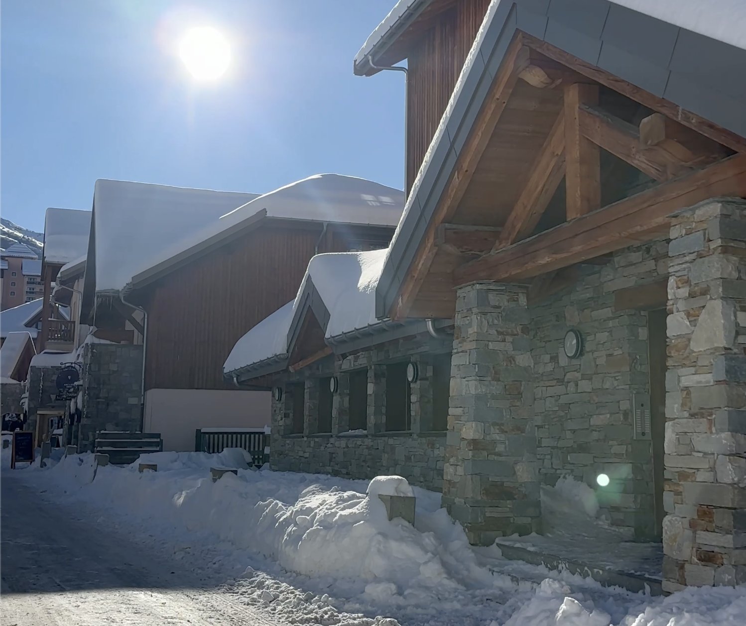 L'entrée de l'immeuble le Belvédere